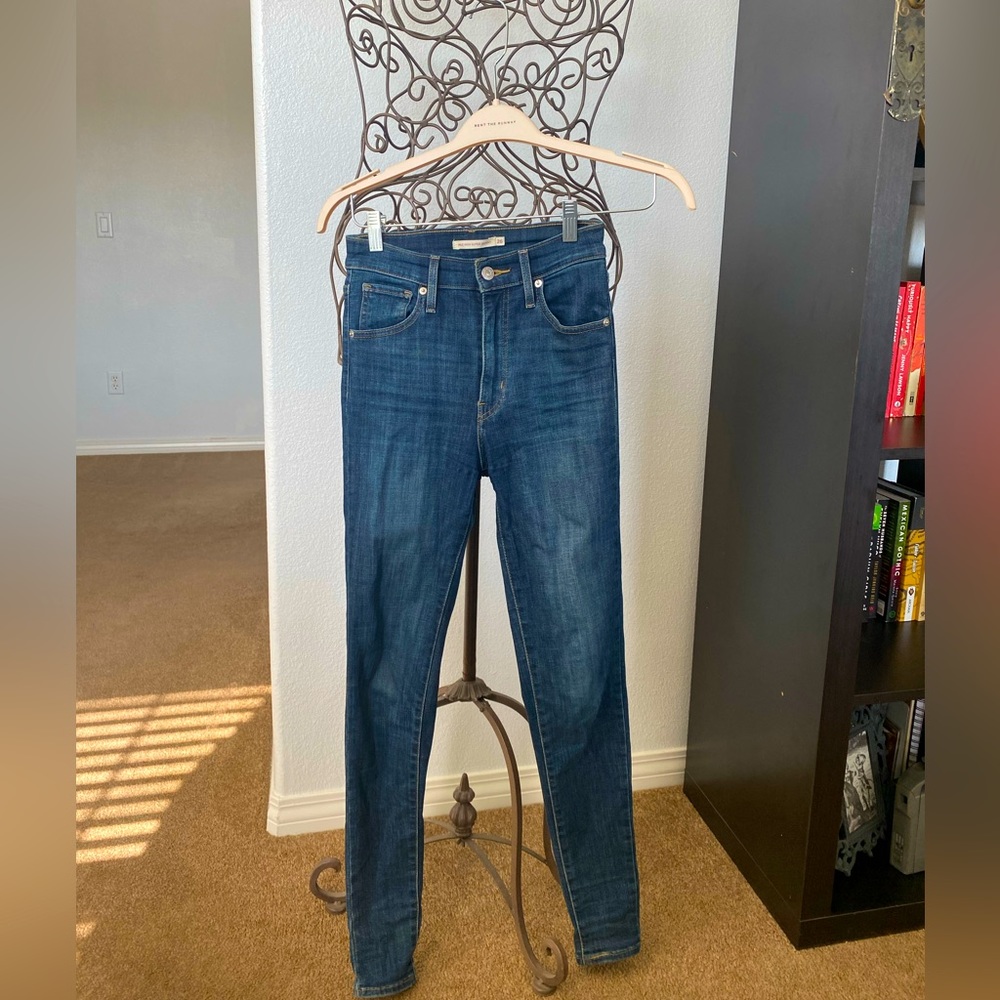 Levi Mile High Skinny Jean Size 26